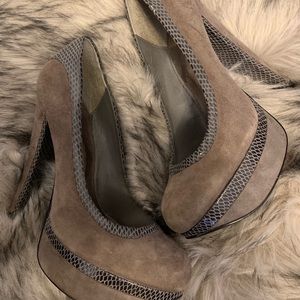 👠 Bakers gray heels